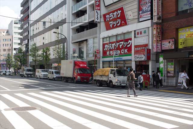 神田駅南口 神田金物通り