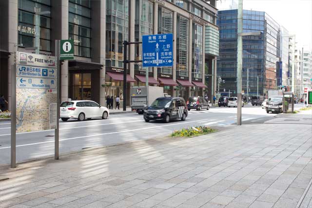 三越前駅のA10出口 地上