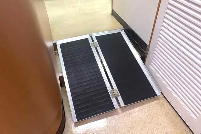 院内のスロープ