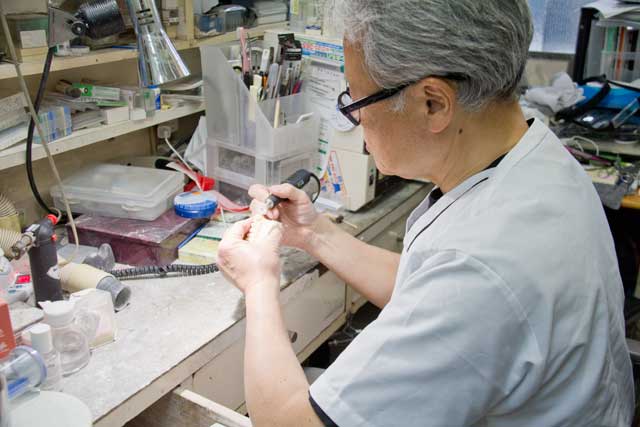 専任の歯科技工士